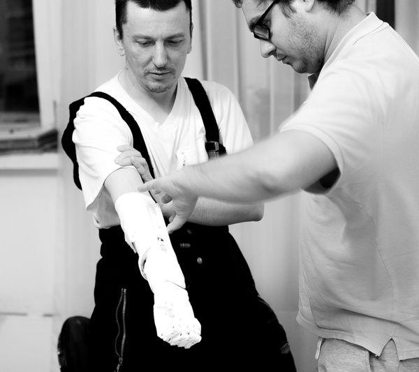 Lyashko (R) and a patient with the MaxBionic prosthesis  - Sputnik International
