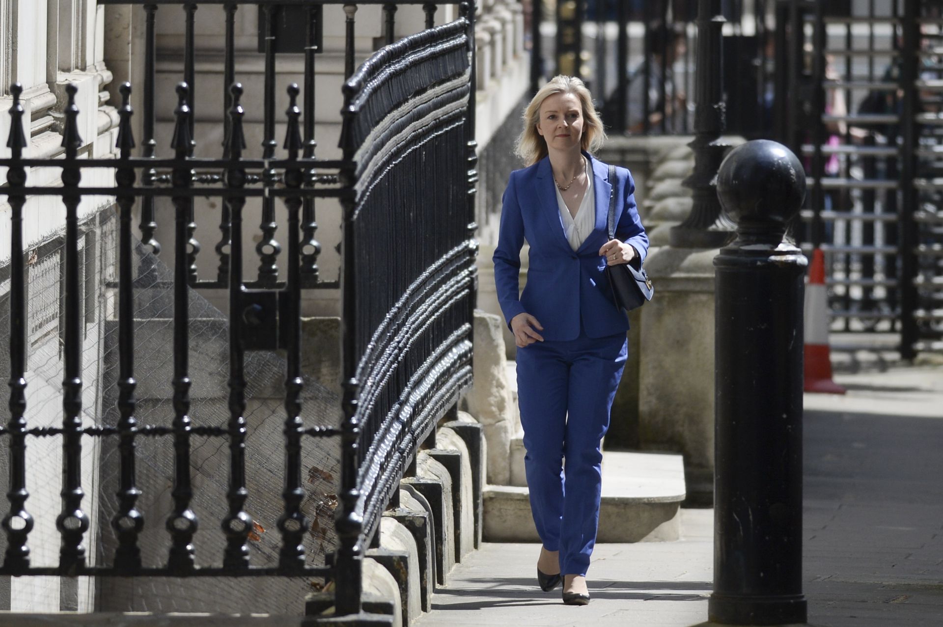 Conservative politician Liz Truss, who served as Environment Secretary under David Cameron, arrives at 10 Downing Street in central London on July 14, 2016 as cabinet appointments by new prime minister Theresa May are expected on her first full day in office Conservative politician Liz Truss, who served as Environment Secretary under David Cameron, arrives at 10 Downing Street in central London on July 14, 2016 as cabinet appointments by new prime minister Theresa May are expected on her first full day in office - Sputnik International, 1920, 16.09.2021