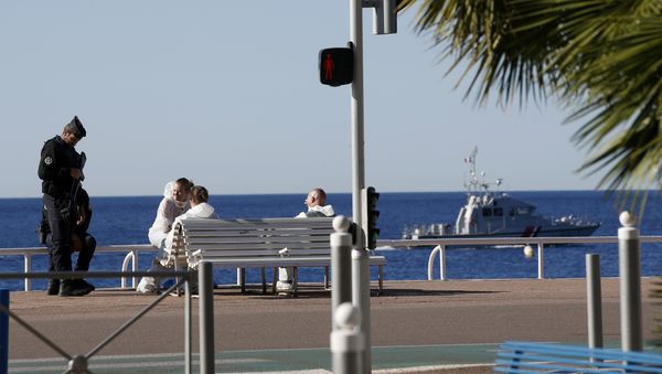 French police and investigators gather on the beachfront as a French Navy ship patrols the day after a truck ran into a crowd at high speed killing scores celebrating the Bastille Day July 14 national holiday on the Promenade des Anglais in Nice, France - Sputnik International