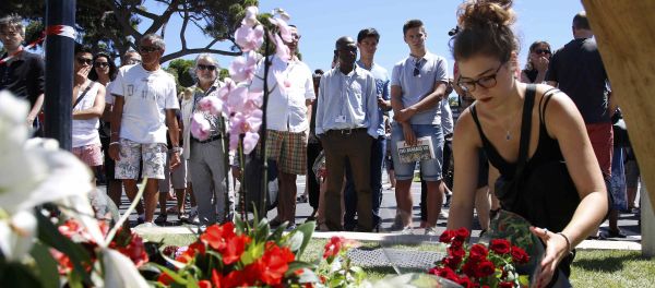 A woman places a bouquet of flowers as people pay tribute near the scene where a truck ran into a crowd at high speed killing scores and injuring more who were celebrating the Bastille Day national holiday, in Nice, France, July 15, 2016. A woman places a bouquet of flowers as people pay tribute near the scene where a truck ran into a crowd at high speed killing scores and injuring more who were celebrating the Bastille Day national holiday, in Nice, France, July 15, 2016. - Sputnik International