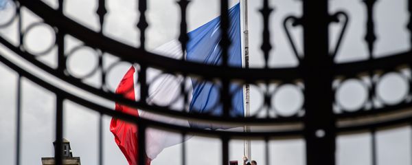 A Republican Guard lowers the French national flag at half-mast at the Elysee Palace in Paris, France, July 15, 2016, the day after the Bastille Day truck attack in Nice. A Republican Guard lowers the French national flag at half-mast at the Elysee Palace in Paris, France, July 15, 2016, the day after the Bastille Day truck attack in Nice. - Sputnik International