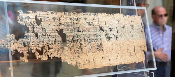 A tourist looks at Papyrus of King Khufu at the opening exhibition of 'The Papyri of Khufu from Wadi al-Jarf' for the first time at the Egyptian Museum in Cairo, Egypt, July 14, 2016. A tourist looks at Papyrus of King Khufu at the opening exhibition of 'The Papyri of Khufu from Wadi al-Jarf' for the first time at the Egyptian Museum in Cairo, Egypt, July 14, 2016. - Sputnik International
