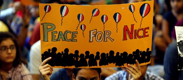 A girl holds up a placard during a prayer meet to show solidarity with the victims of the Bastille Day truck attack in Nice, at a school in Ahmedabad, India, July 15, 2016. - Sputnik International