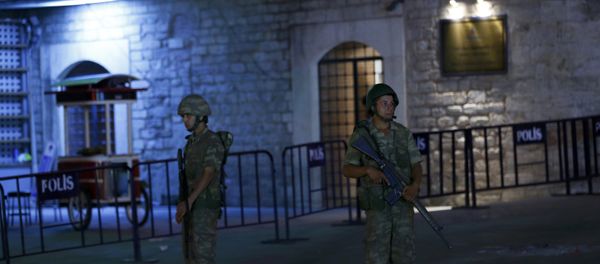Turkish military stand guard near the the Taksim Square in Istanbul - Sputnik International