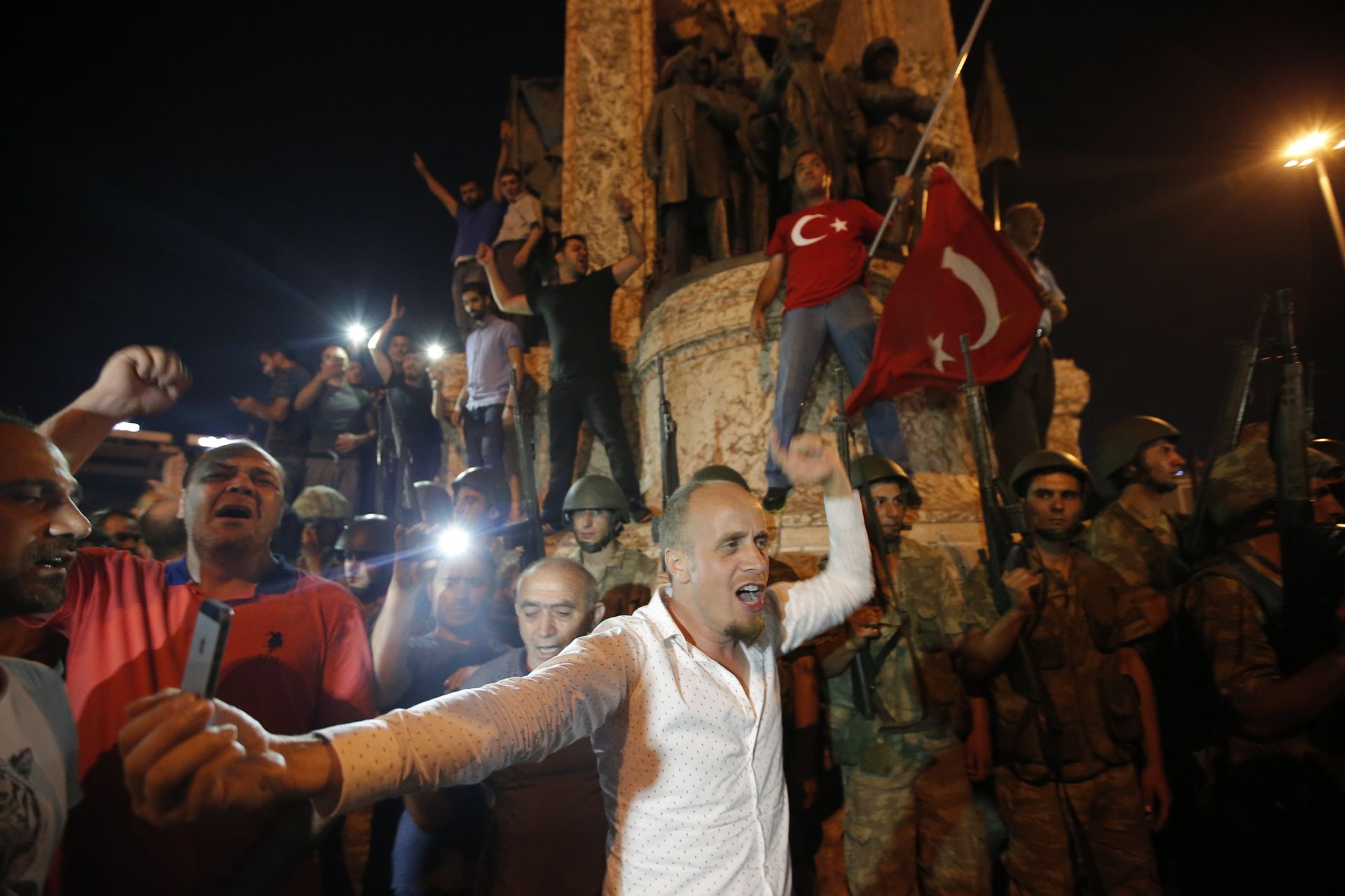 Turkey Coup Taksim Square Protestors - Sputnik International, 1920, 27.01.2023