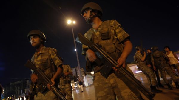 Turkey Coup Soldiers Stand Among Protestors - Sputnik International