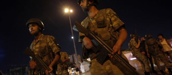 Turkey Coup Soldiers Stand Among Protestors Turkey Coup Soldiers Stand Among Protestors - Sputnik International