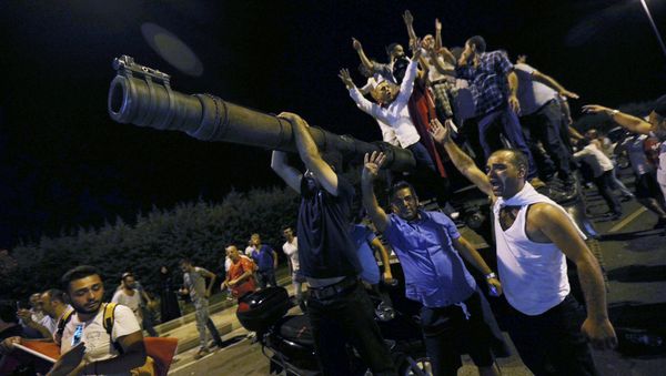 People Stand On A Turkish Army Tank At Ataturk Airport In Istanbul People Stand On A Turkish Army Tank At Ataturk Airport In Istanbul - Sputnik International