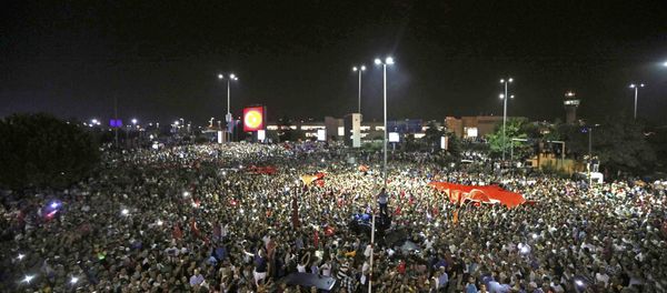 People Demonstrate Outside Ataturk International Airport During An Attempted Coup In Istanbul People Demonstrate Outside Ataturk International Airport During An Attempted Coup In Istanbul - Sputnik International