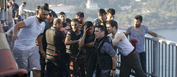 Policemen protect a soldier from the mob after troops involved in the coup surrendered on the Bosphorus Bridge in Istanbul, Turkey July 16, 2016. - Sputnik International