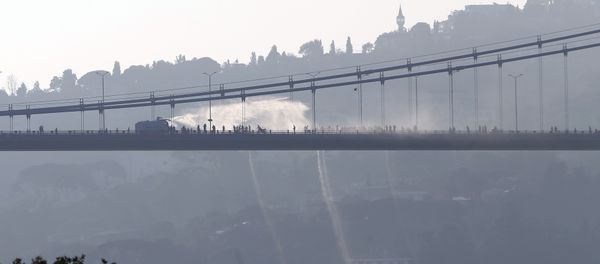 A police armored vehicle uses a water cannon to disperse anti-government forces on Bosphorus Bridge in Istanbul, Turkey, July 16, 2016. - Sputnik International