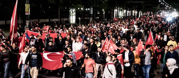 Erdogan-supporters demonstrate in Vienna, Austria, on July 16, 2016 - Sputnik International