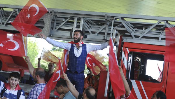 People against the attempted coup celebrate at Istanbul's Ataturk airport, Saturday, July 16, 2016. - Sputnik International