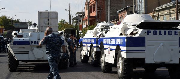 Policemen block a street after a group of armed men seized a police station along with an unknown number of hostages, according the country's security service, in Yerevan, Armenia, July 17, 2016. Policemen block a street after a group of armed men seized a police station along with an unknown number of hostages, according the country's security service, in Yerevan, Armenia, July 17, 2016. - Sputnik International