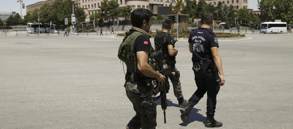 Security forces loyal to Turkish President Recep Tayyip Erdogan guard the General Staff headquarters in Ankara, Turkey, July 17, 2016. - Sputnik International