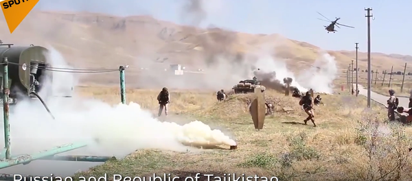 Russia’s and Tajikistan’s Troops Go Through Flame-Assault Course Russia’s and Tajikistan’s Troops Go Through Flame-Assault Course - Sputnik International