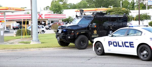 Police officers block off a road after a shooting of police in Baton Rouge, Louisiana, U.S. July 17, 2016. - Sputnik International