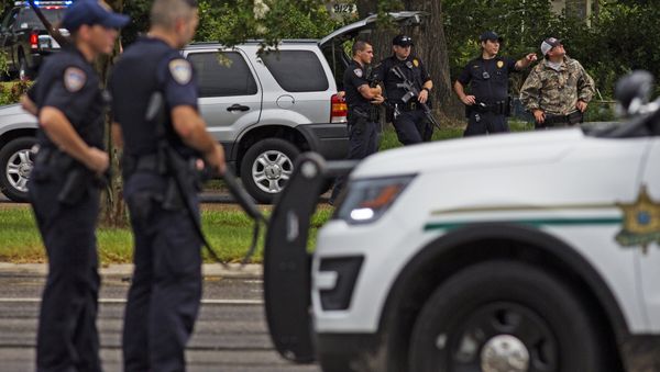 Law enforcement officers man a road block on Airline Highway and Goodwood Blvd. after police were shot earlier in the day in Baton Rouge. - Sputnik International