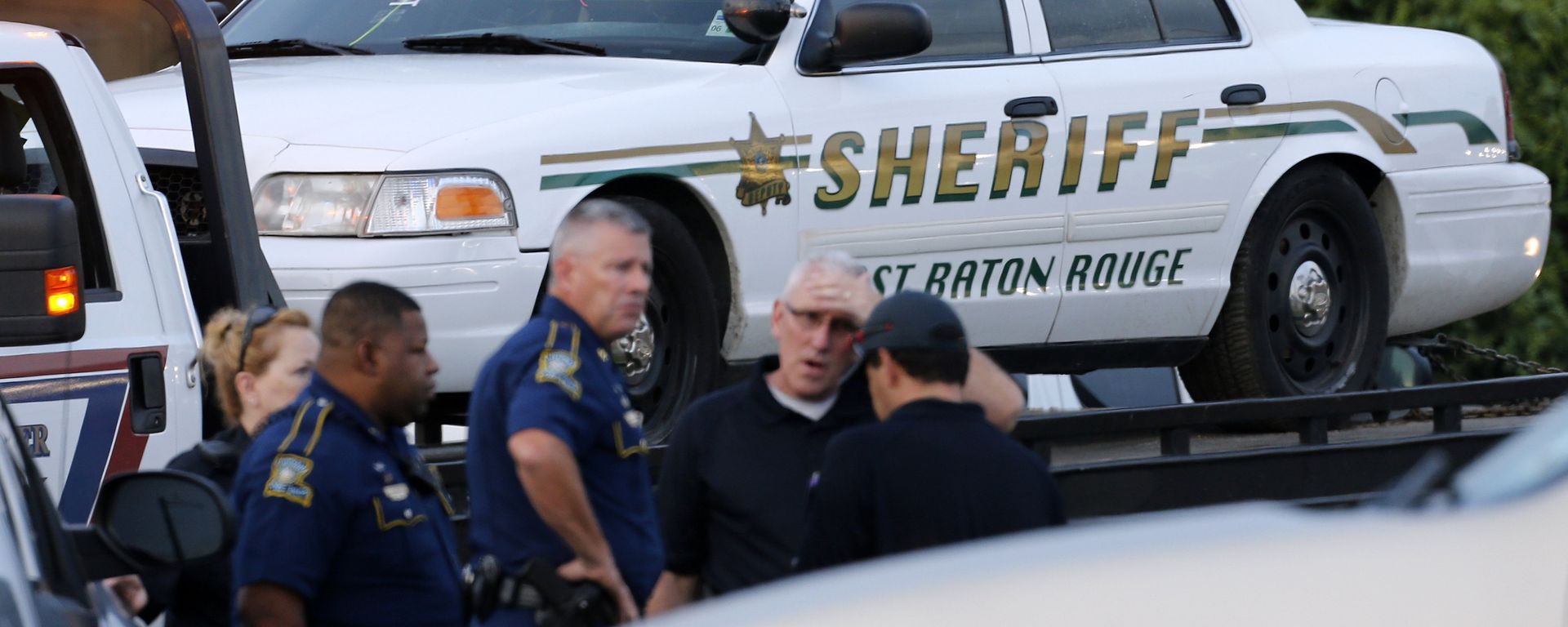 An East Baton Rouge Sheriff vehicle is seen with bullet holes in its windows near the scene where police officers were shot, in Baton Rouge, Louisiana, U.S. July 17, 2016. - Sputnik International, 1920, 18.09.2021