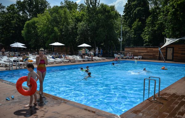 Bikini Season Opens as Summer Heat Hits Moscow Bikini Season Opens as Summer Heat Hits Moscow - Sputnik International