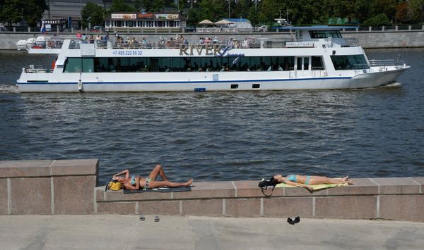 Bikini Season Opens as Summer Heat Hits Moscow Bikini Season Opens as Summer Heat Hits Moscow - Sputnik International
