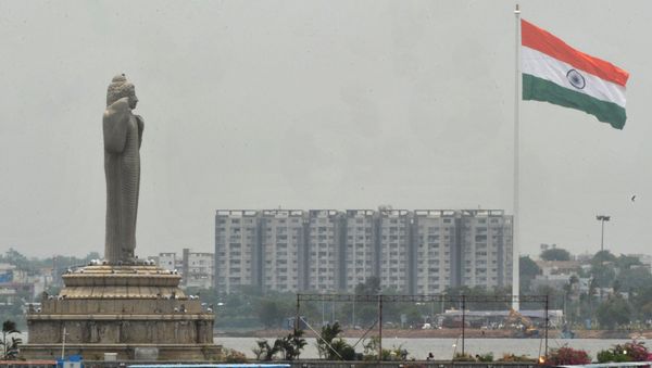 An Indian Tricolour flag flutters on an 83 metre (272.31 feet) flagpole  in Hyderabad  - Sputnik International
