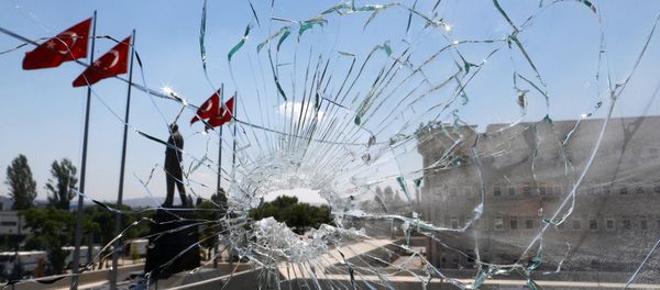 A damaged window is pictured at the police headquarters in Ankara, Turkey, July 18, 2016 A damaged window is pictured at the police headquarters in Ankara, Turkey, July 18, 2016 - Sputnik International
