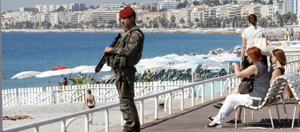 A soldier secures the Promenade des Anglais in Nice, southern France, Monday, July 18, 2016, prior to a minute of silence to honor the victims of the Bastille Day attack on Thursday in Nice - Sputnik International