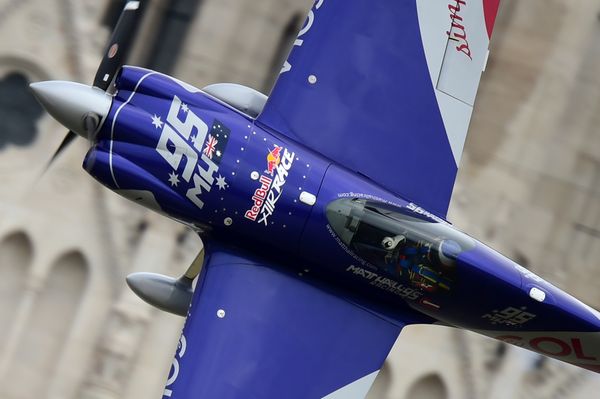 Planes Fly Low and Extremely Fast at Budapest Air Race Planes Fly Low and Extremely Fast at Budapest Air Race - Sputnik International