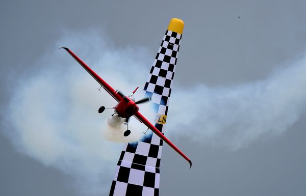 Planes Fly Low and Extremely Fast at Budapest Air Race Planes Fly Low and Extremely Fast at Budapest Air Race - Sputnik International