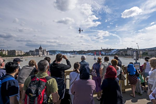 Planes Fly Low and Extremely Fast at Budapest Air Race Planes Fly Low and Extremely Fast at Budapest Air Race - Sputnik International