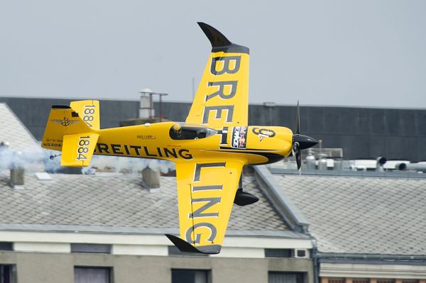 Planes Fly Low and Extremely Fast at Budapest Air Race Planes Fly Low and Extremely Fast at Budapest Air Race - Sputnik International
