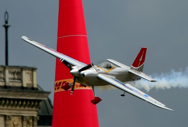 Planes Fly Low and Extremely Fast at Budapest Air Race Planes Fly Low and Extremely Fast at Budapest Air Race - Sputnik International