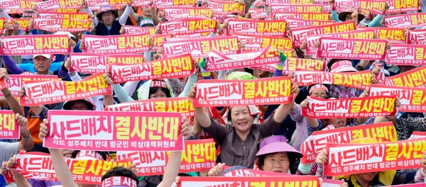 Residents chant slogans during a protest against goverments decision on deploying a US THAAD anti-missile defense unit in Seongju, South Korea, July 13, 2016 Residents chant slogans during a protest against goverments decision on deploying a US THAAD anti-missile defense unit in Seongju, South Korea, July 13, 2016 - Sputnik International