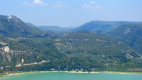 The natural beauty of the countryside surrounding the Syrian town of Slenfah The natural beauty of the countryside surrounding the Syrian town of Slenfah - Sputnik International