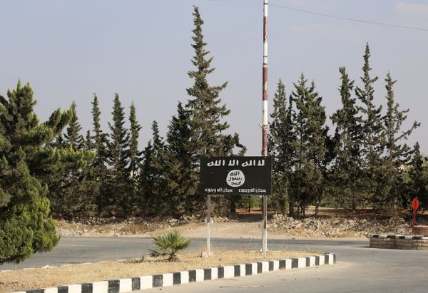 An Islamic State (IS) group flag is seen on a road in the jihadist's group bastion of Manbij, in northern Syria (File) An Islamic State (IS) group flag is seen on a road in the jihadist's group bastion of Manbij, in northern Syria (File) - Sputnik International