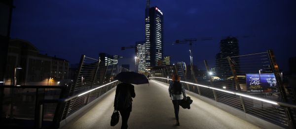 People walk on a bridge which leads to business center and the Unicredit headquarters building, center, in Milan, Italy (File) People walk on a bridge which leads to business center and the Unicredit headquarters building, center, in Milan, Italy (File) - Sputnik International
