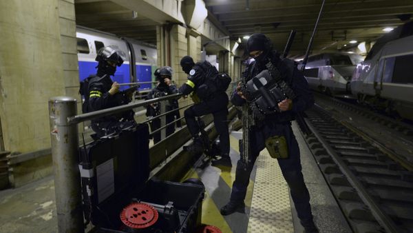 A member of the Research and Intervention Brigades(BRI) checks a robot during a terror attack exercise at the Gare Montparnasse railway station in Paris, Wednesday, April 20, 2016 A member of the Research and Intervention Brigades(BRI) checks a robot during a terror attack exercise at the Gare Montparnasse railway station in Paris, Wednesday, April 20, 2016 - Sputnik International