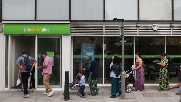People queue to enter a job centre in east London on July 20, 2016 People queue to enter a job centre in east London on July 20, 2016 - Sputnik International