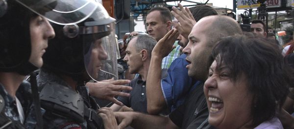 Armenian opposition supporters clash with riot police blocking the streets to Erebuni police station, where gunmen are holding hostages, in Yerevan on July 19, 2016 - Sputnik International