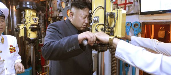 North Korean leader Kim Jong Un (C) looks through a periscope of a submarine during his inspection of the Korean People's Army (KPA) Naval Unit 167 (File) - Sputnik International