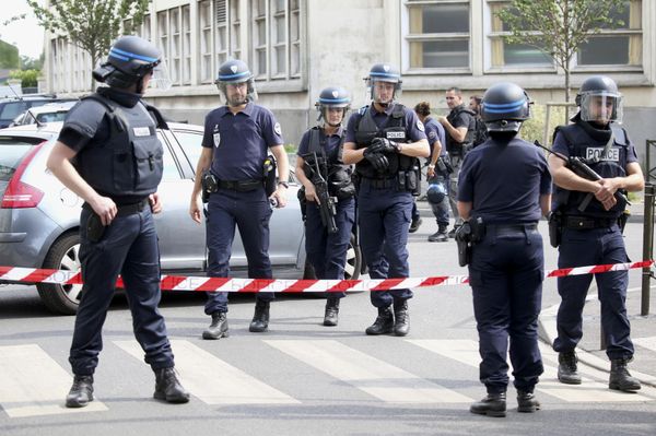 French police secure a street as members of special forces carried out counter-terrorism swoop at different locations in Argenteuil, a suburb in northern Paris, France, July 21, 2016 French police secure a street as members of special forces carried out counter-terrorism swoop at different locations in Argenteuil, a suburb in northern Paris, France, July 21, 2016 - Sputnik International