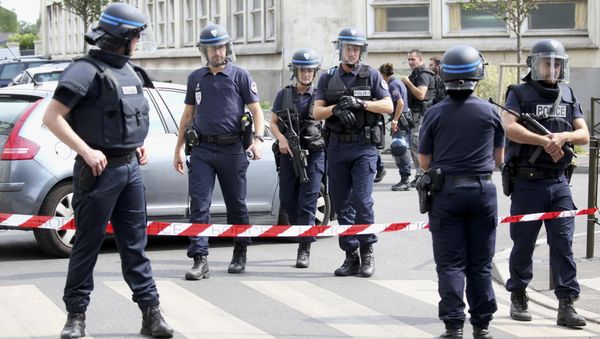 French police secure a street as members of special forces carried out counter-terrorism swoop at different locations in Argenteuil, a suburb in northern Paris, France, July 21, 2016 French police secure a street as members of special forces carried out counter-terrorism swoop at different locations in Argenteuil, a suburb in northern Paris, France, July 21, 2016 - Sputnik International