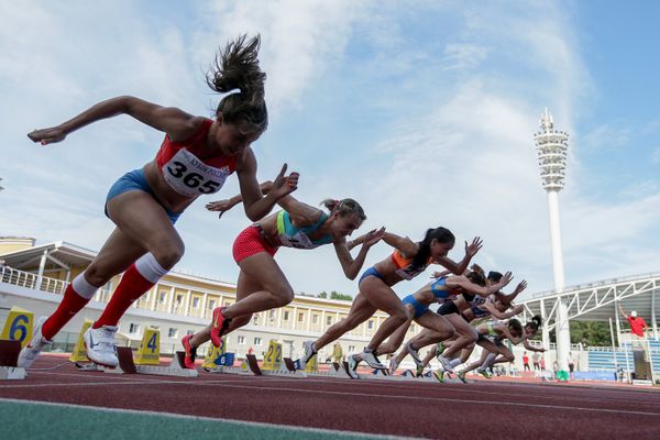 Athletes at the start of the women's 100m semifinal race at the Russian Track and Field Cup at the Meteor stadium in Zhukovsky, Moscow Region Athletes at the start of the women's 100m semifinal race at the Russian Track and Field Cup at the Meteor stadium in Zhukovsky, Moscow Region - Sputnik International