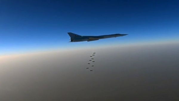 A Russian Air Force long-range bomber TU-22M3 seen here bombing ISIS targets near the towns of es-Sohne, Arak and al-Taiba in the Syrian province of Homs A Russian Air Force long-range bomber TU-22M3 seen here bombing ISIS targets near the towns of es-Sohne, Arak and al-Taiba in the Syrian province of Homs - Sputnik International