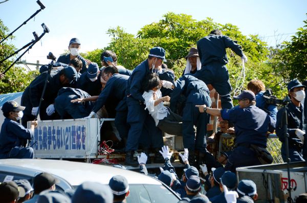 People protesting against restarting the construction of helipads for US forces clash with riot police in Higashi-son, Okinawa prefecture on July 22, 2016 - Sputnik International