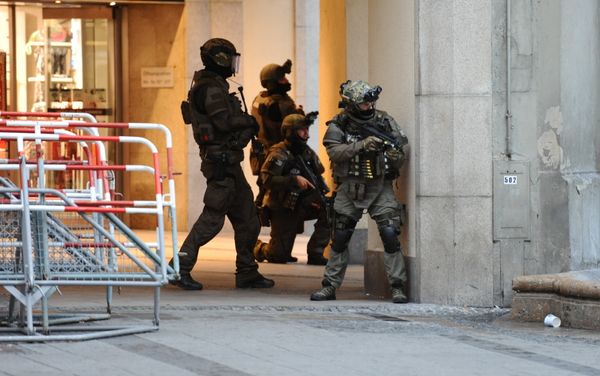 Police secures the area of a subway station Karlsplatz (Stachus) near a shopping mall following a shooting on July 22, 2016 in Munich Police secures the area of a subway station Karlsplatz (Stachus) near a shopping mall following a shooting on July 22, 2016 in Munich - Sputnik International