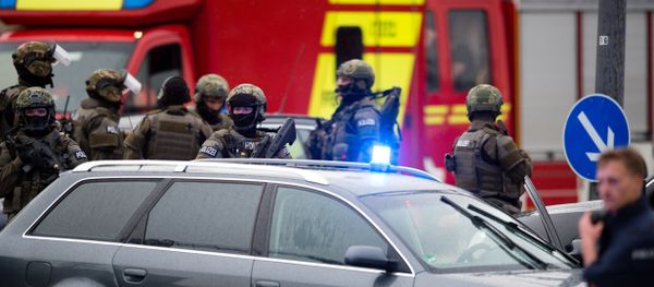 Policemen arrive at a shopping mall following shootings on July 22, 2016 in Munich Policemen arrive at a shopping mall following shootings on July 22, 2016 in Munich - Sputnik International