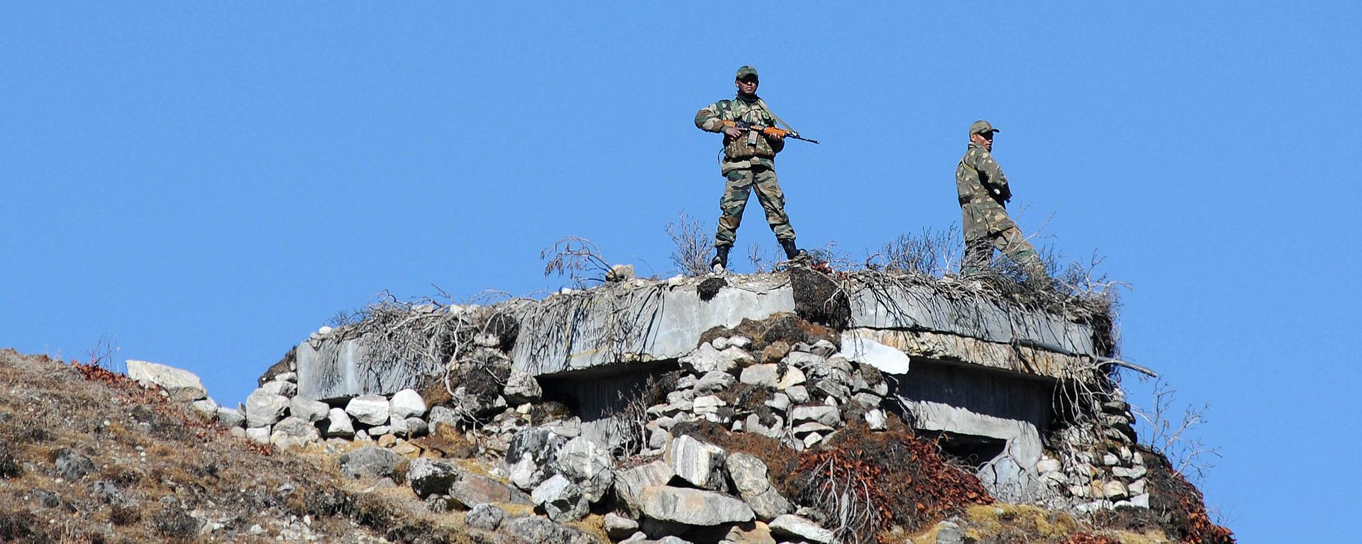 Indian Army personnel keep vigilance at Bumla pass at the India-China border in Arunachal Pradesh Indian Army personnel keep vigilance at Bumla pass at the India-China border in Arunachal Pradesh - Sputnik International, 1920, 11.11.2021
