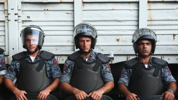 Developments around seized police building in Yerevan - Sputnik International